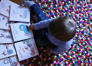 Choisir un livre personnalisé pour un petit garçon